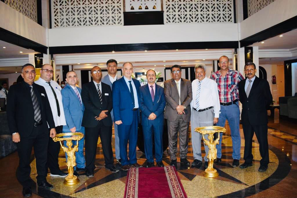 وزير الإعلام والثقافة والسياحة يؤكد اعتزام الوزارة إعلان مناقصات لتأهيل الفنادق السياحية في عدن