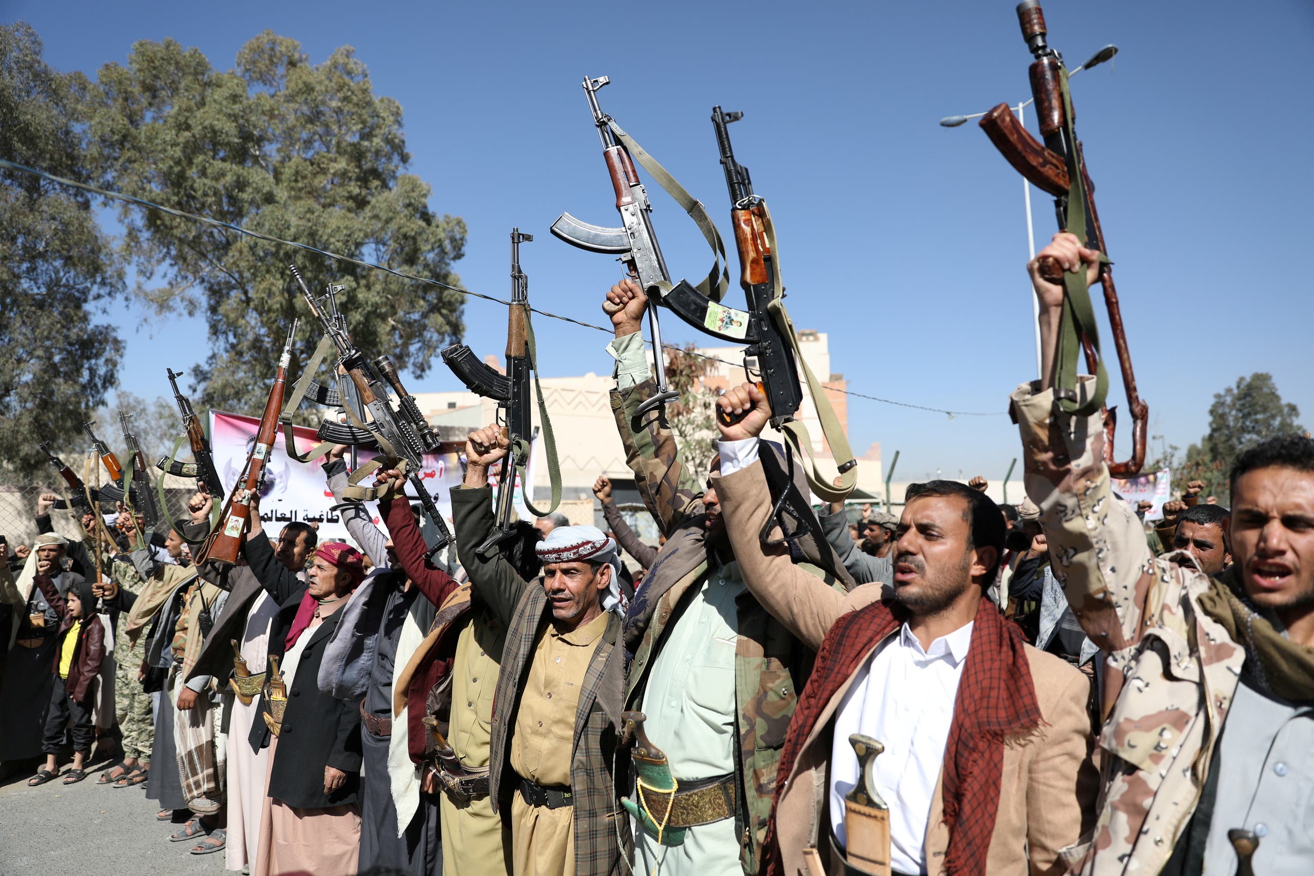 بريطانيا: نعي خطورة الحوثيين وإيران تمدهم بالسلاح
