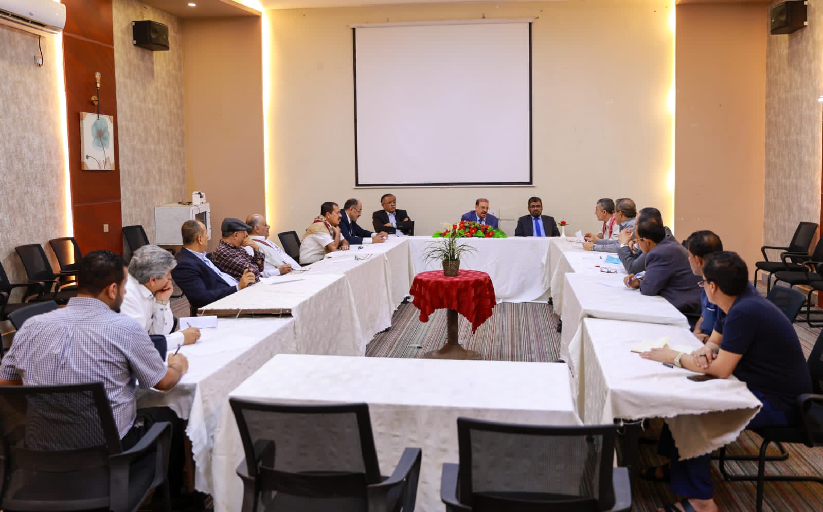 هيئة رئاسة مجلس النواب تعقد اجتماعا لها في عدن