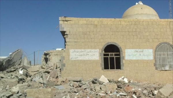 المليشيا الانقلابية تعتدي على مصلين وتمنعهم من صلاة التراويح بأرحب شمال صنعاء