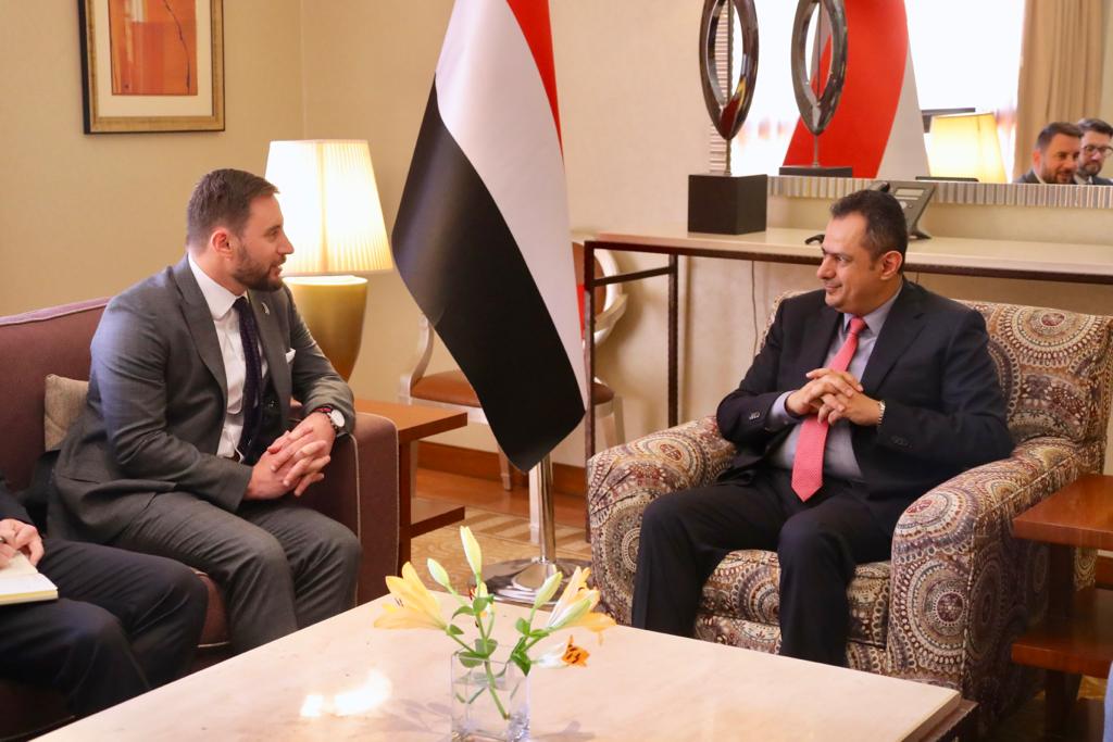 رئيس الوزراء يبحث مع السفير النيوزيلندي لدى اليمن تعزيز العلاقات الثنائية
