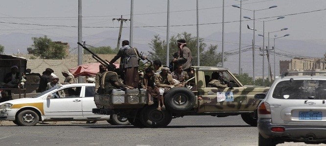 ميليشيا الحوثي الإرهابية تنقل سجناء مختطفين من الحديدة إلى صنعاء