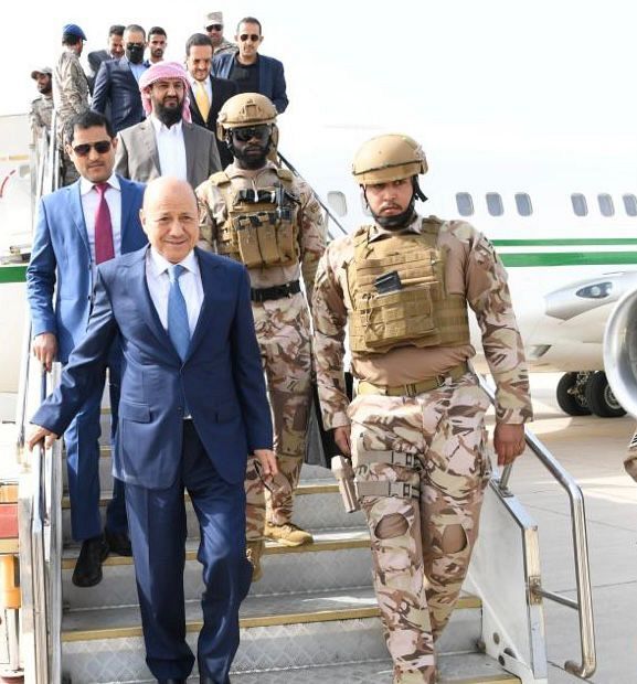 رئيس مجلس القيادة الرئاسي يعود الى عدن بعد مشاورات هامة في مدينة جدة السعودية