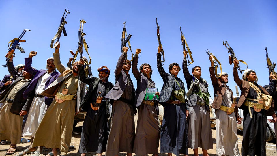 الإرهاب الحوثي على غلاف مناهج الطلاب