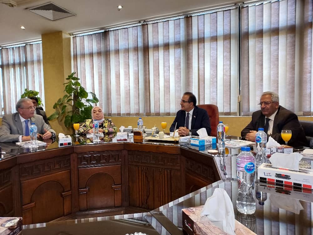 وزير الصحة يطلع على التجربة الدوائية لشركة ايبيكو المصرية