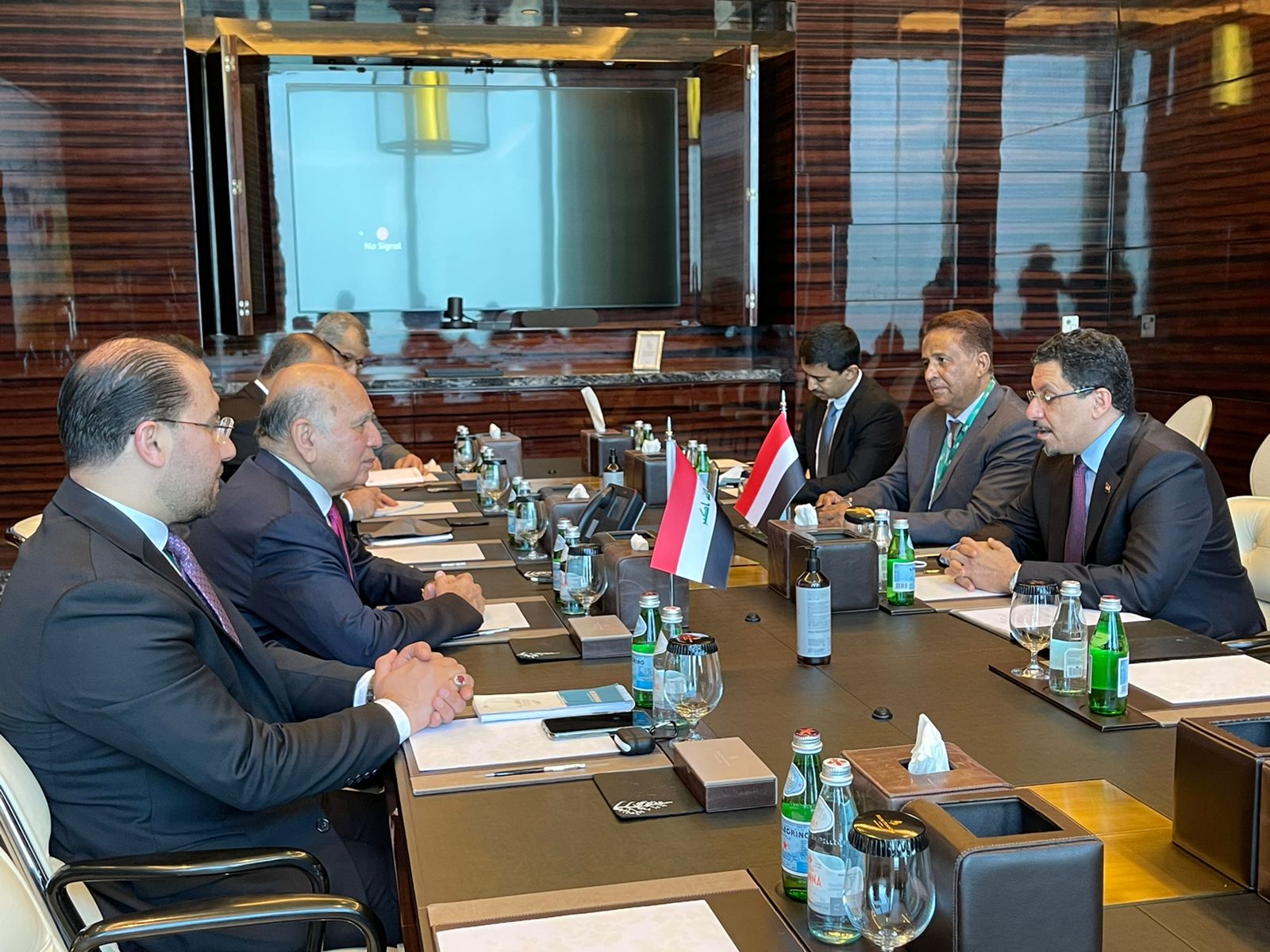 وزير الخارجية يلتقي نظيره العراقي في المنامة