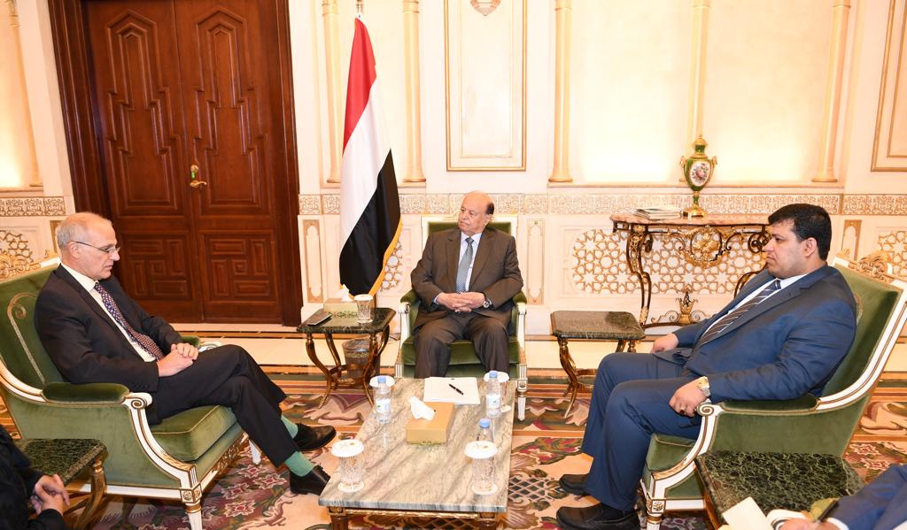 الرئيس هادي يناقش مع السفير البريطاني لدى اليمن القضايا ذات الاهتمام المشترك
