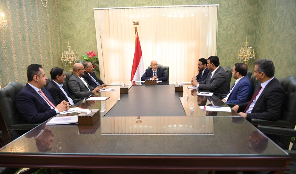 مجلس القيادة الرئاسي يناقش أوضاع الخدمات في عدن