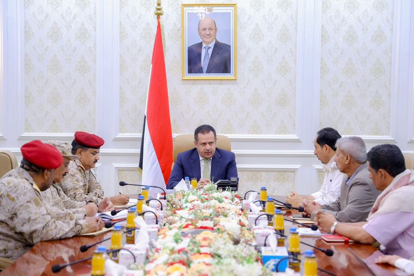 رئيس الوزراء يرأس اجتماعا لقيادة وزارة الدفاع والمنطقة العسكرية الرابعة ومحافظة لحج