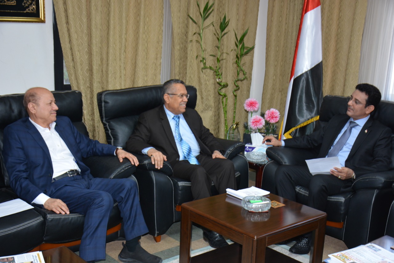 الدكتور بن دغر يشيد بعمق العلاقات اليمنية المصرية