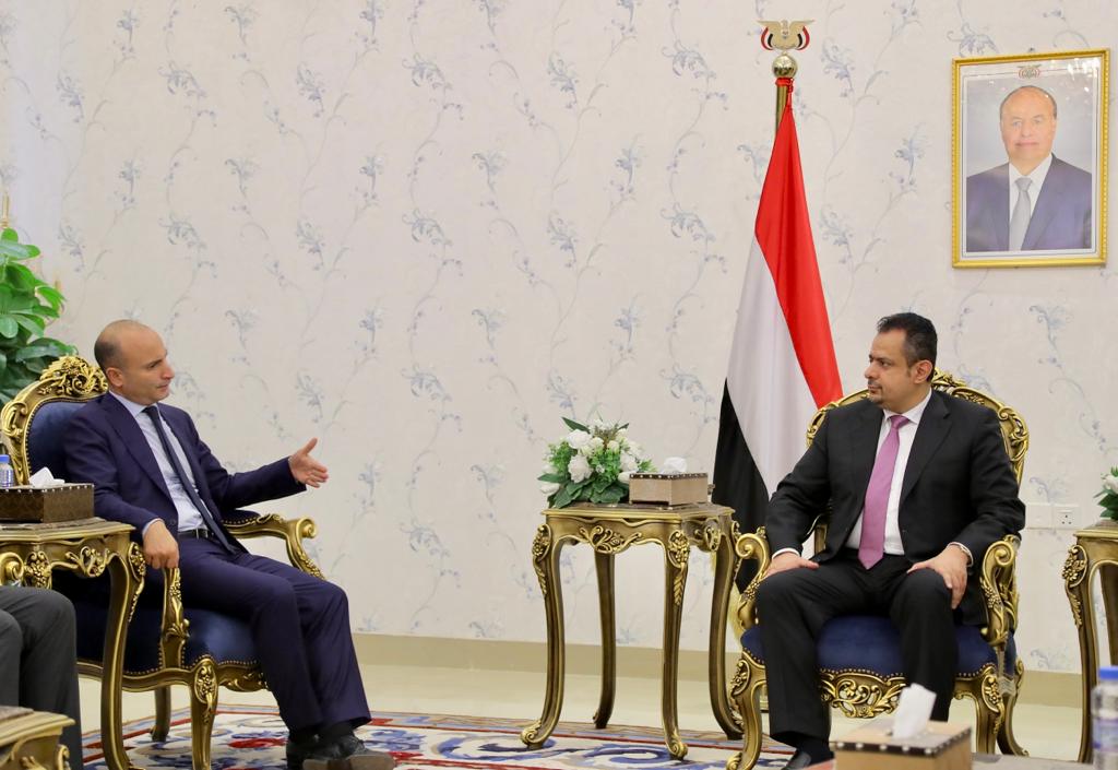 رئيس الوزراء يستقبل في العاصمة المؤقتة عدن السفير الفرنسي لدى اليمن