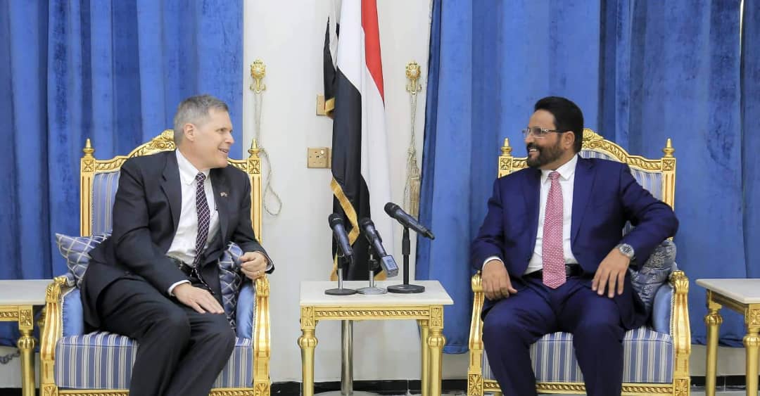 محافظ مأرب يؤكد للسفير الأمريكي الرغبة بالسلام رغم عدم الثقة بالتزام المليشيا الحوثية ونكثهم للاتفاق