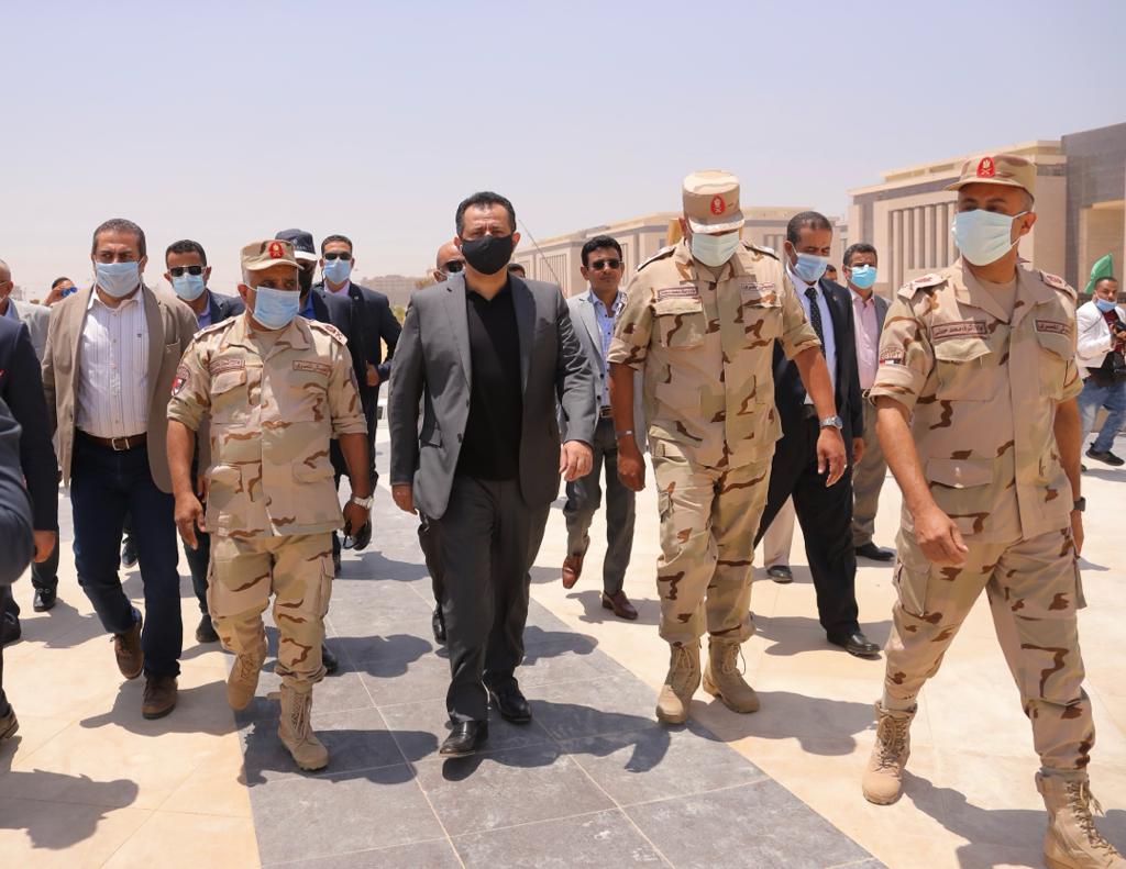 (شاهد بالصور) رئيس الوزراء يزور العاصمة الإدارية الجديدة وينوه بما تشهده مصر من تحول نوعي