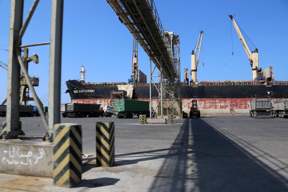 التحالف العربي: أصدرنا 176 تصريحاً خلال 3 أيام لسفن متجهة للموانئ اليمنية