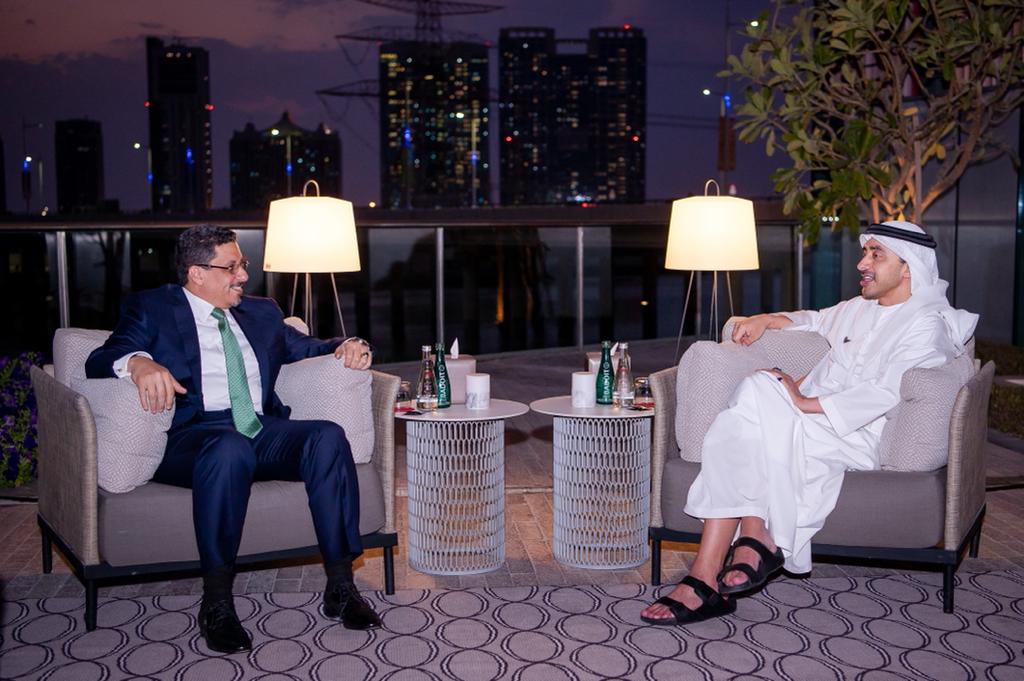 وزير الخارجية يبحث مع نظيره الإماراتي تطورات اليمن وعلاقات البلدين الشقيقين