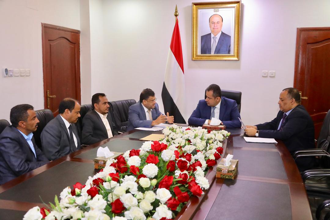 انطلاقا من واجبها الوطني والاخلاقي.. : رئيس الوزراء: الحكومة تتعاطى بمسؤولية تجاه جميع أبناء الشعب اليمني دون استثناء