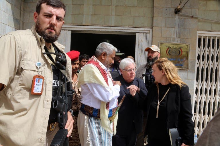 تقرير حكومي يتهم "غريفيث" بالسعي لشرعنة خطوة الحوثيين في الحديدة