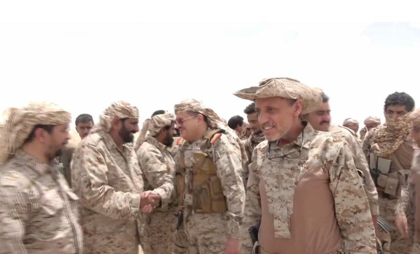 وزير الدفاع يطلع على سير العمليات العسكرية في الجوف