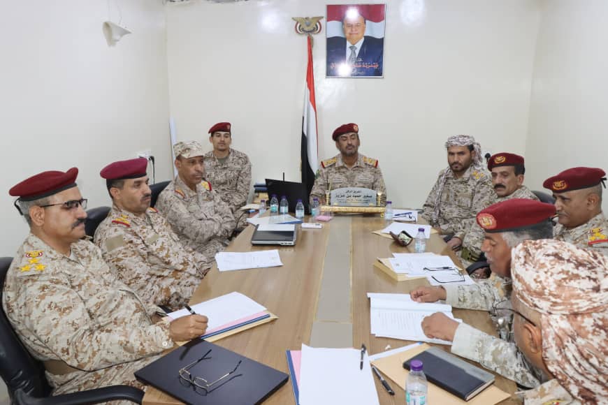 رئيس هيئة الأركان يترأس اجتماعاً بمدراء الدوائر العسكرية المستقلة في وزارة الدفاع