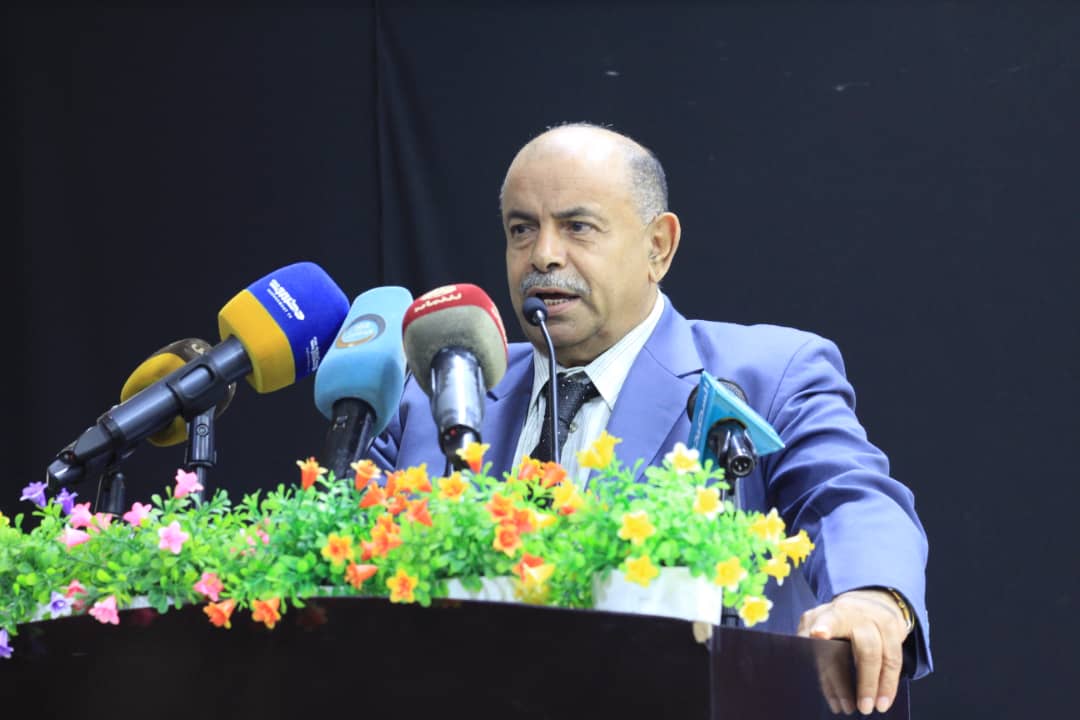 نائب رئيس الوزراء يشيد بجهود المناضل خالد محمد عبدالعزيز