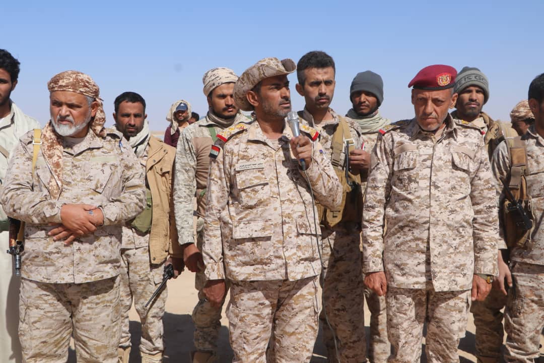 رئيس هيئة الأركان يتفقد أبطال الجيش في جبهات القتال بمحافظة الجوف
