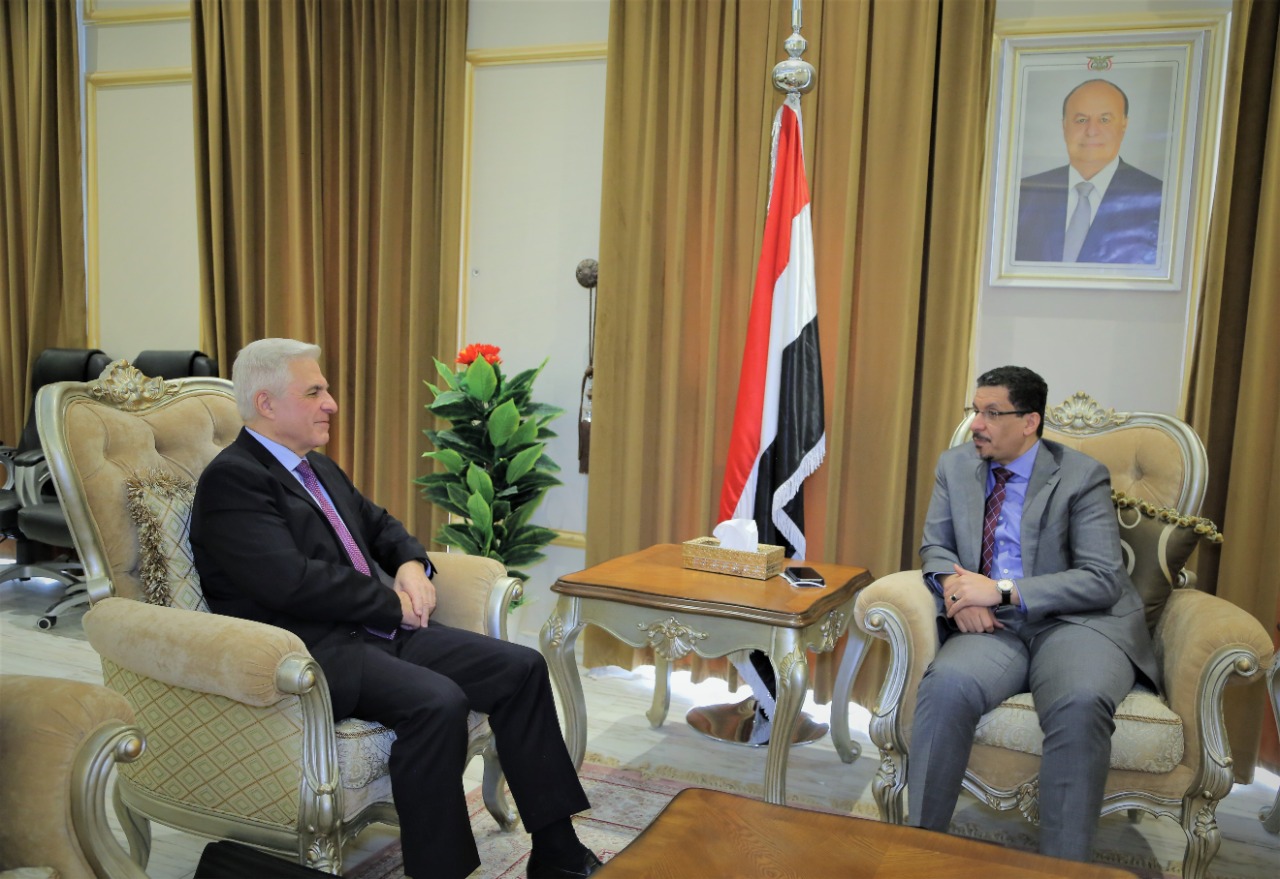 وزير الخارجية يناقش مع السفير الروسي التطورات السياسية في اليمن