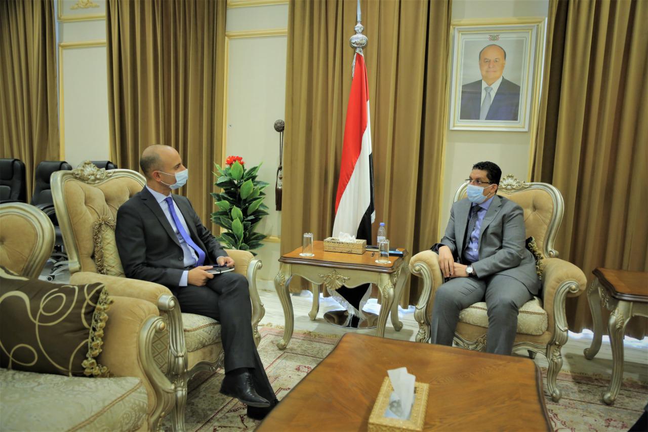 وزير الخارجية يناقش مع السفير الفرنسي تطورات الأوضاع في اليمن