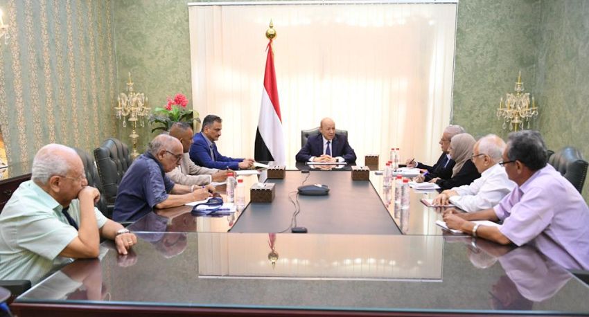 رئيس مجلس القيادة يوجه بتأمين الاحتياجات العاجلة لمواجهة ازمة الكهرباء في عدن