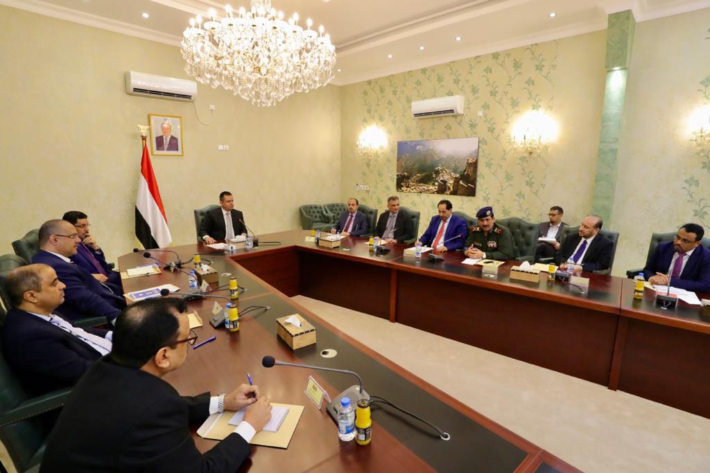 إليكم تفاصيل وصور الاجتماع الأول لحكومة الكفاءات السياسية في العاصمة المؤقتة عدن برئاسة رئيس الوزراء