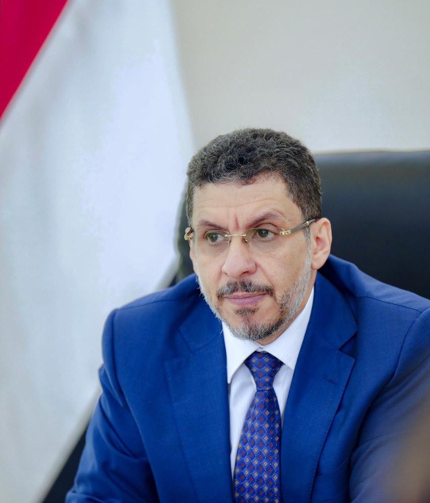 رئيس الوزراء يطمئن على أوضاع الحجاج اليمنيين ويوجه وزارة الأوقاف بمضاعفة الجهود لخدمتهم