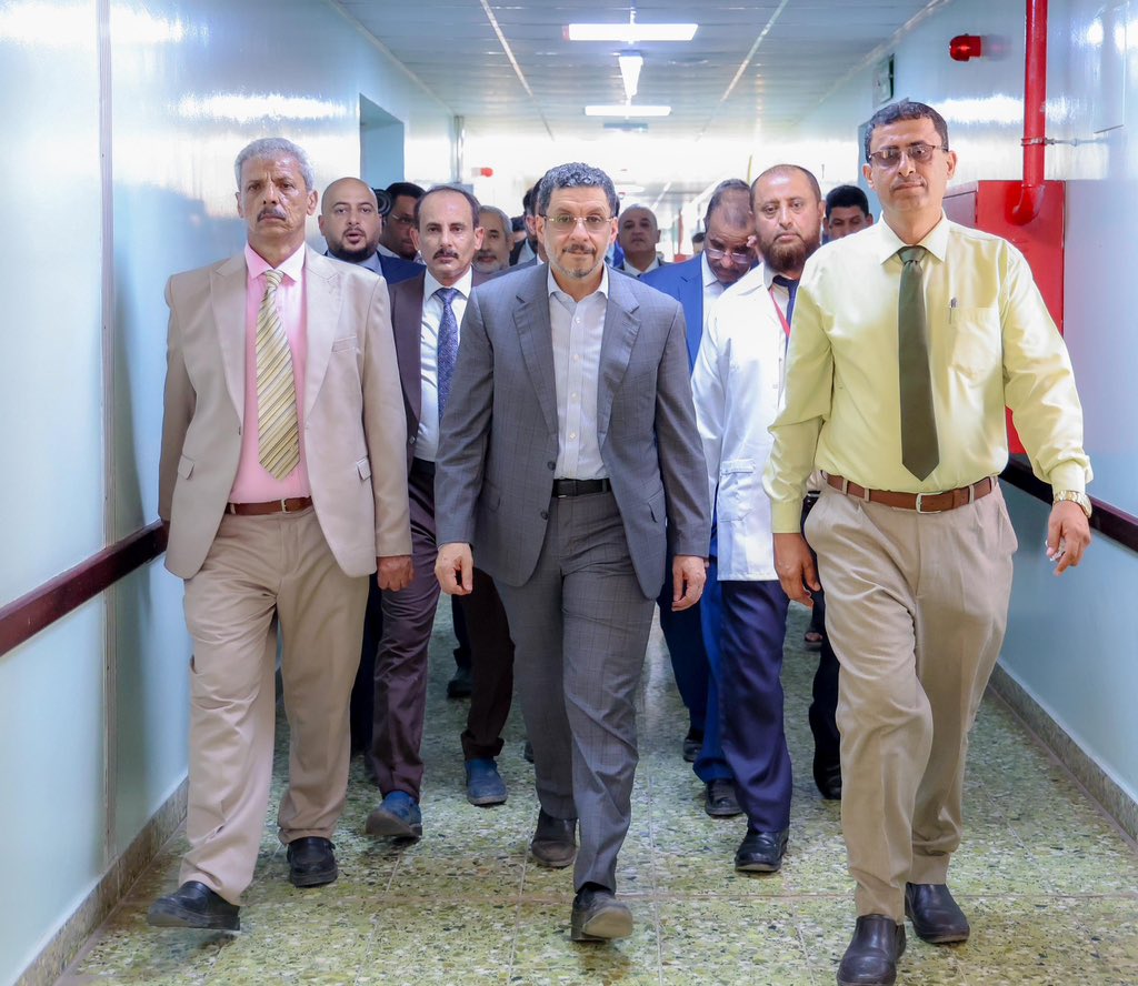 فيديو زيارة ‎رئيس الوزراء #بن_مبارك إلى مستشفى ابن خلدون العام بمحافظة ‎لحج