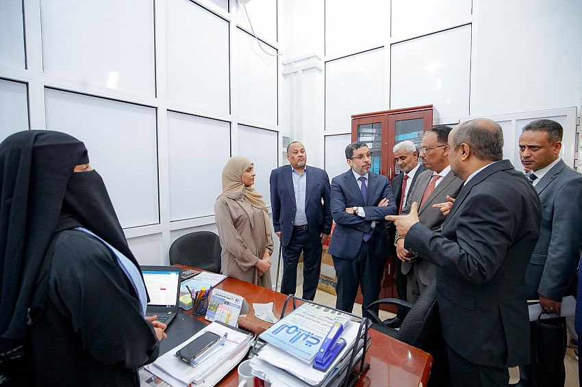 ‏فيديو || زيارة دولة ‎رئيس الوزراء الدكتور أحمد عوض بن مبارك لرئاسة مصلحة الجمارك في ‎عدن