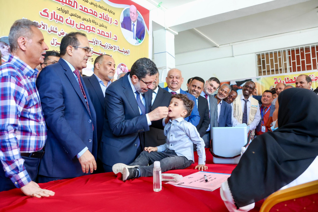 ‏فيديو || تدشين ‎#رئيس_الوزراء وزير الخارجية وشؤون والمغتربين د. أحمد بن مبارك لحملة التحصين ضد شلل الاطفال