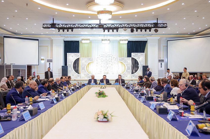 رئيس الوزراء يفتتح في عدن اجتماعات الطاولة المستديرة رفيعة المستوى بين الحكومة والأمم المتحدة